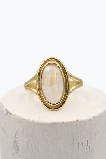 Ring Oval Stone Gold White