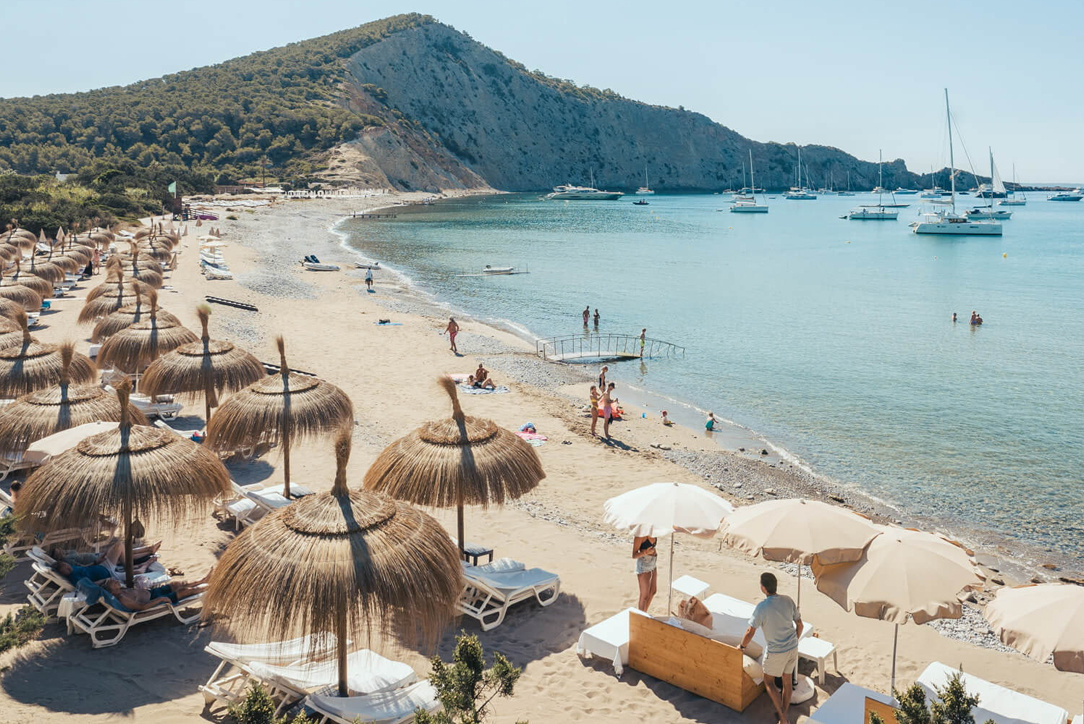 The 10 best, most famous and fun beach clubs on Ibiza!