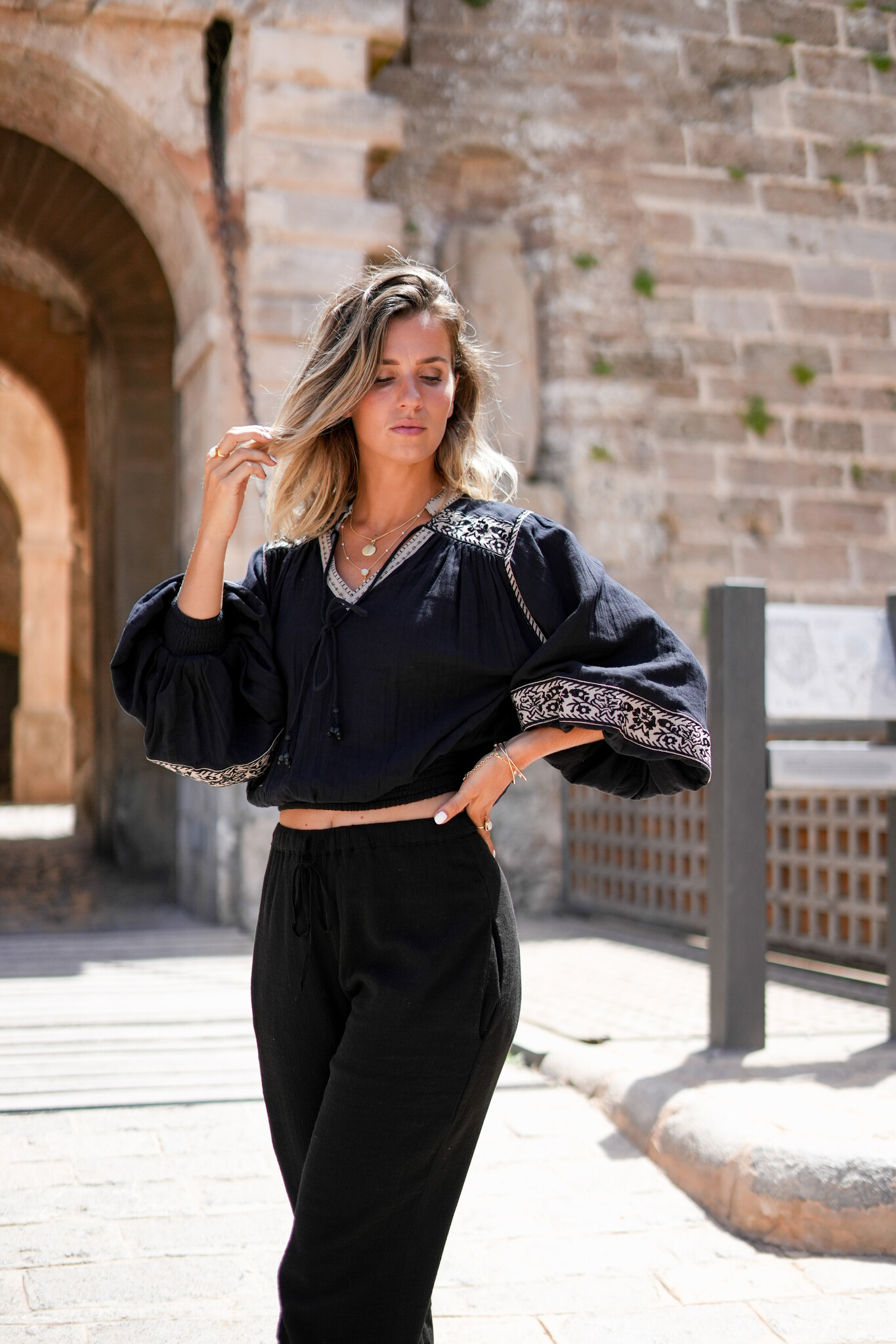 ibzmode Blusa de mangas abullonadas Espanola Negra