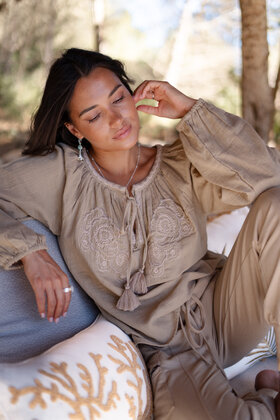 Blouse Corazon Embroidery Sand