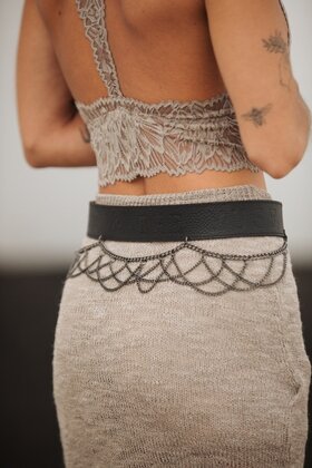 Neva leather chain belt Black