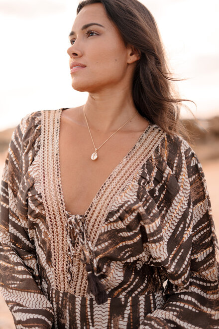 Mono Emika Marrón Estampado