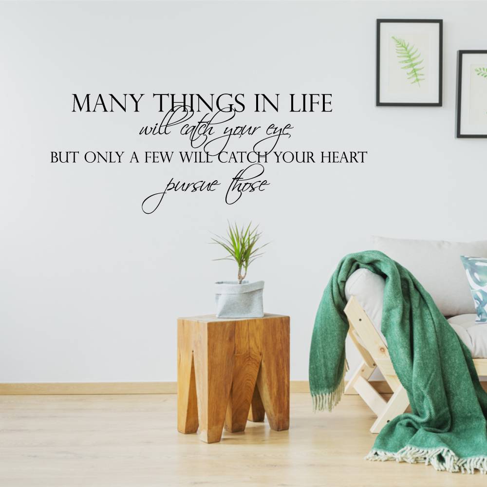 Muursticker Many things in life will catch your eye, but only few will catch your heart. Pursue those