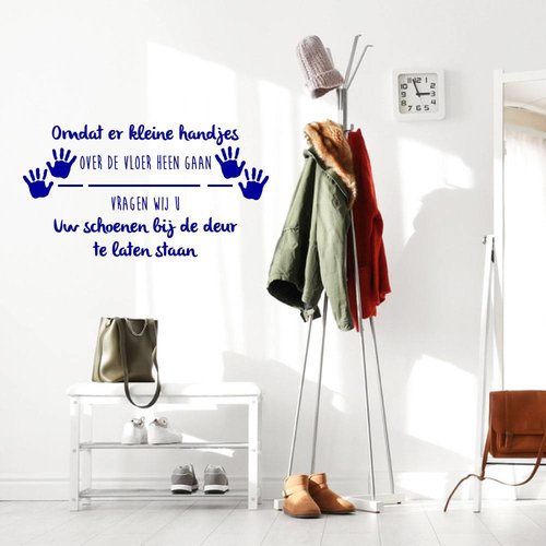 Muursticker Omdat er kleine handjes over de vloer heen gaan Muursticker Omdat er kleine handjes over de vloer heen gaan