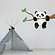 Muursticker Pandabeer hangend aan tak