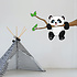 Muursticker Pandabeer hangend aan tak Muursticker Pandabeer hangend aan tak