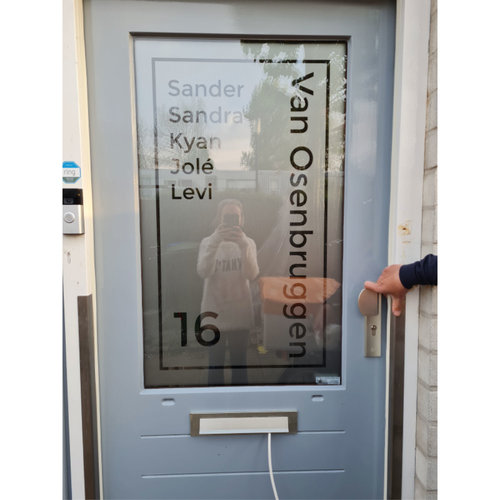 Raamfolie Achternaam en huisnummer en voornamen Raamfolie Achternaam en huisnummer en voornamen