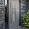 Raamfolie vlinders met huisnummer en achternaam Raamfolie vlinders met huisnummer en achternaam