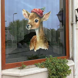 Kerst raamsticker rendier met kerstmuts Kerst raamsticker rendier met kerstmuts