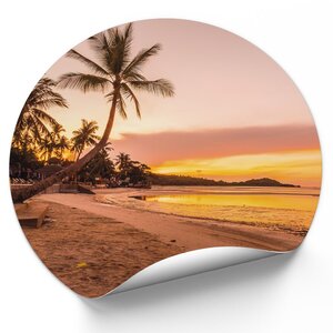 Zonsopgang aan Tropisch Strand met Kokospalmen Zonsopgang aan Tropisch Strand met Kokospalmen