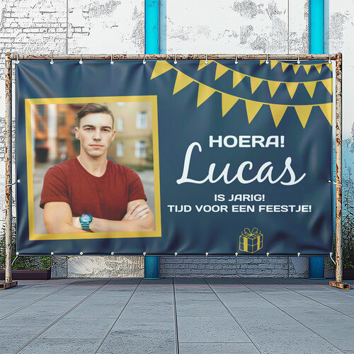 Hoera (naam ) is jarig tijd voor een feestje met foto Hoera (naam ) is jarig tijd voor een feestje met foto