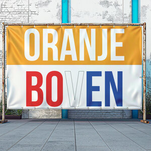 Oranje Boven spandoek in de Nederlandse kleuren