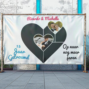 Spandoek getrouwd in de vorm van een hart aanpasbaar met eigen foto en tekst Spandoek getrouwd in de vorm van een hart aanpasbaar met eigen foto en tekst