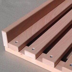 Beech wood grid for bread rack, with upstand