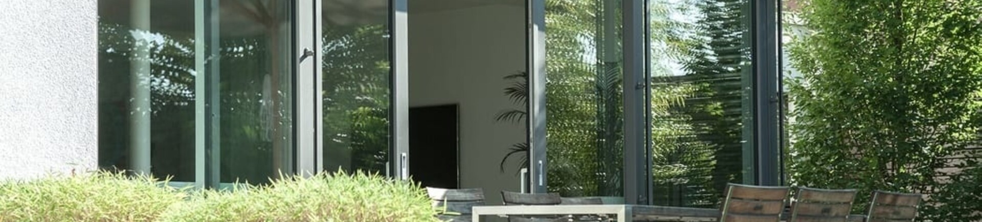 Een kunststof of aluminium schuifpui van Intura