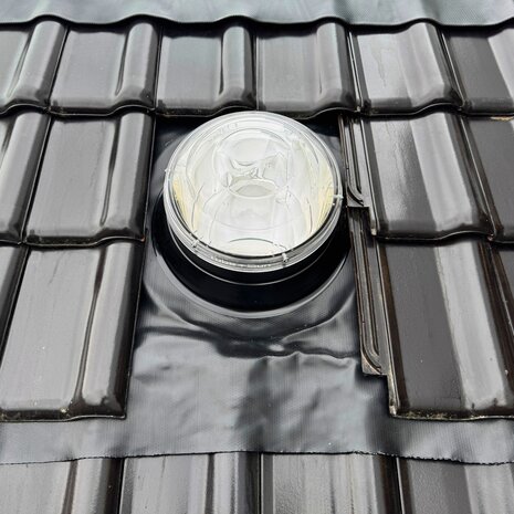 Intura Suntube25 - the light tunnel for sloping roofs with a diameter of 35 cm and a crystal glass dome