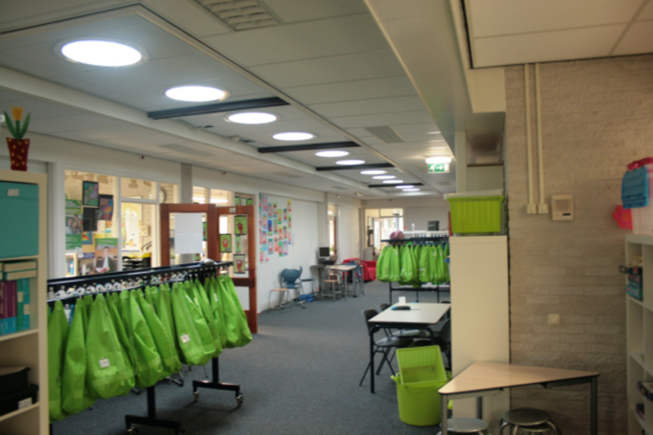 Intura Suntube55 - de lichttunnel voor het platte dak met een diameter van 55cm en koepel Intura Suntube55 - de lichttunnel voor het platte dak met een diameter van 55cm en koepel