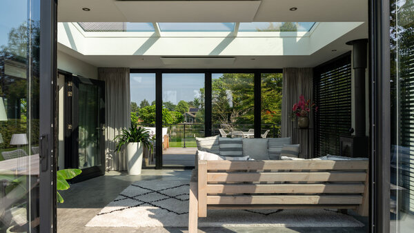 Intura Mono-pitch rooflight – 100x300 – 3 double-glazed panes with solar control glass Intura Mono-pitch rooflight – 100x300 – 3 double-glazed panes with solar control glass