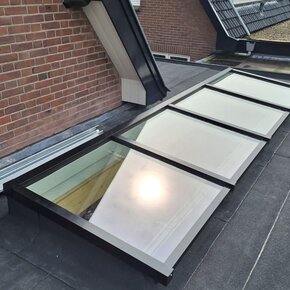Intura houten lichtstraat met meerdere glasvlakken