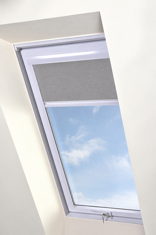 Intura Multistop rolgordijn wit aluminium frame voor kunststof dakramen