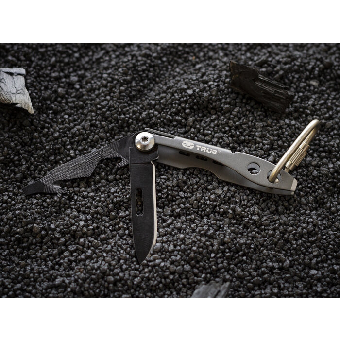 True Utility True Utility Tweezer Tool Clam