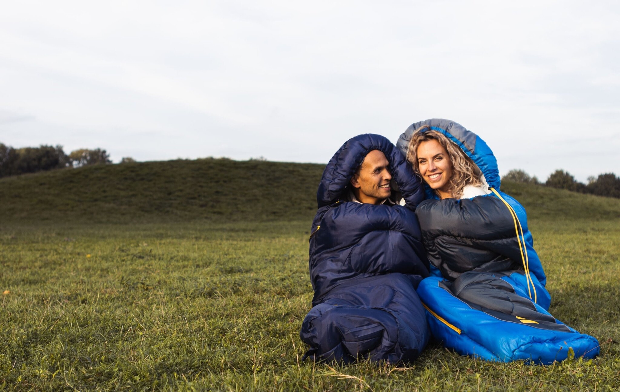 Abbey Camp® Abbey Camp - Sac de couchage momie - MADRID-07 - Bleu marine/Gris clair