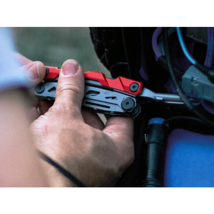 True Utility True - Titanium Locking Multitool - Clam