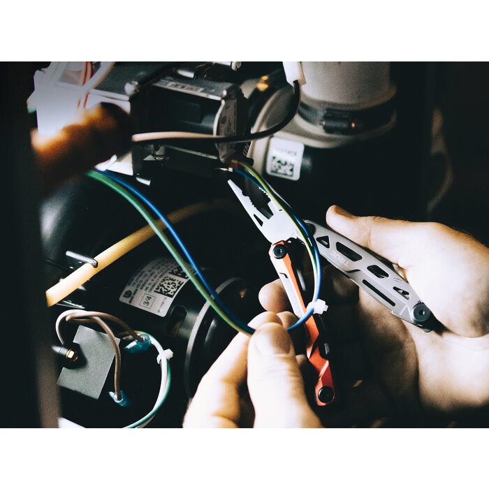 True Utility True - Titanium Locking Multitool - Clam