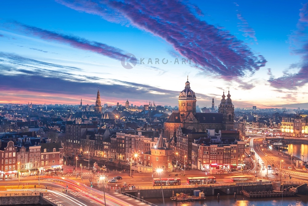 Schilderij - Nacht skyline centrum van Amsterdam, premium print, 3 maten , Multikleur afbeelding