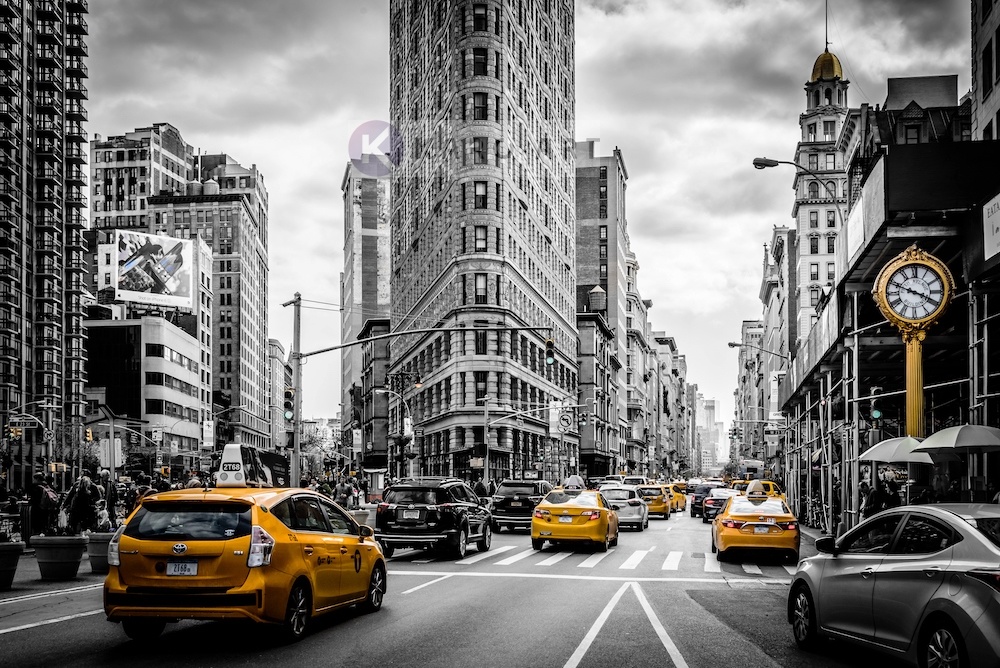 Schilderij - Gele taxi in zwart en wit New York, zwart wit geel , 2 maten , Wanddecoratie, Premium print, stevig verpakt afbeelding