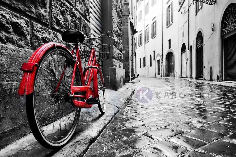 Schilderij - Rode fiets , Zwart wit rood , 3 maten , Wanddecoratie afbeelding