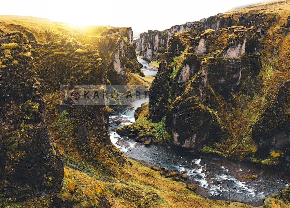 Schilderij - IJslandse Canyon , Multikleur , 3 maten , Premium print afbeelding