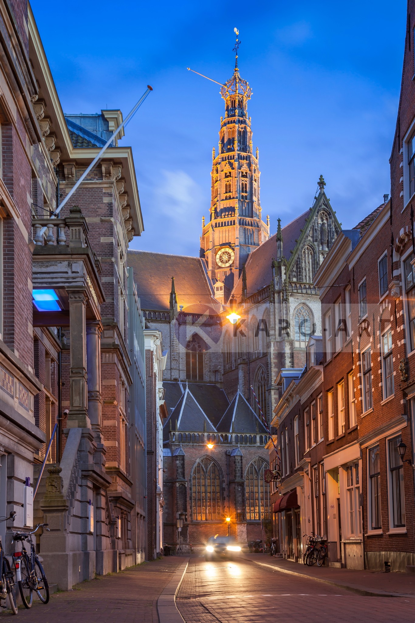 Schilderij - Haarlem, grote Bavo kerk , Multikleur , 2 maten , Premium Print afbeelding