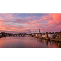 Karo-art Schilderij - Maastricht Zonsondergang, Sint Servaas brug, Multikleur , 2 Maten ,print op canvas, premium print