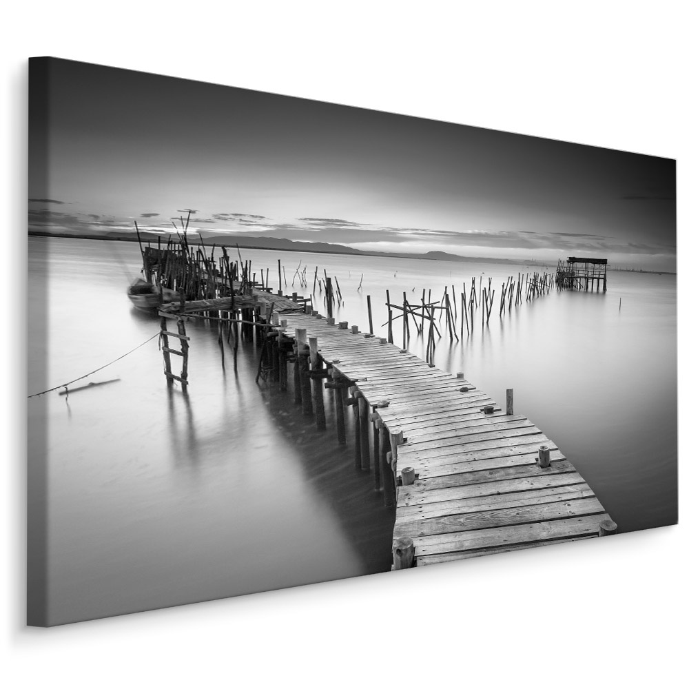 Schilderij - Steiger in een meer in zwart wit , Wanddecoratie , Premium print afbeelding