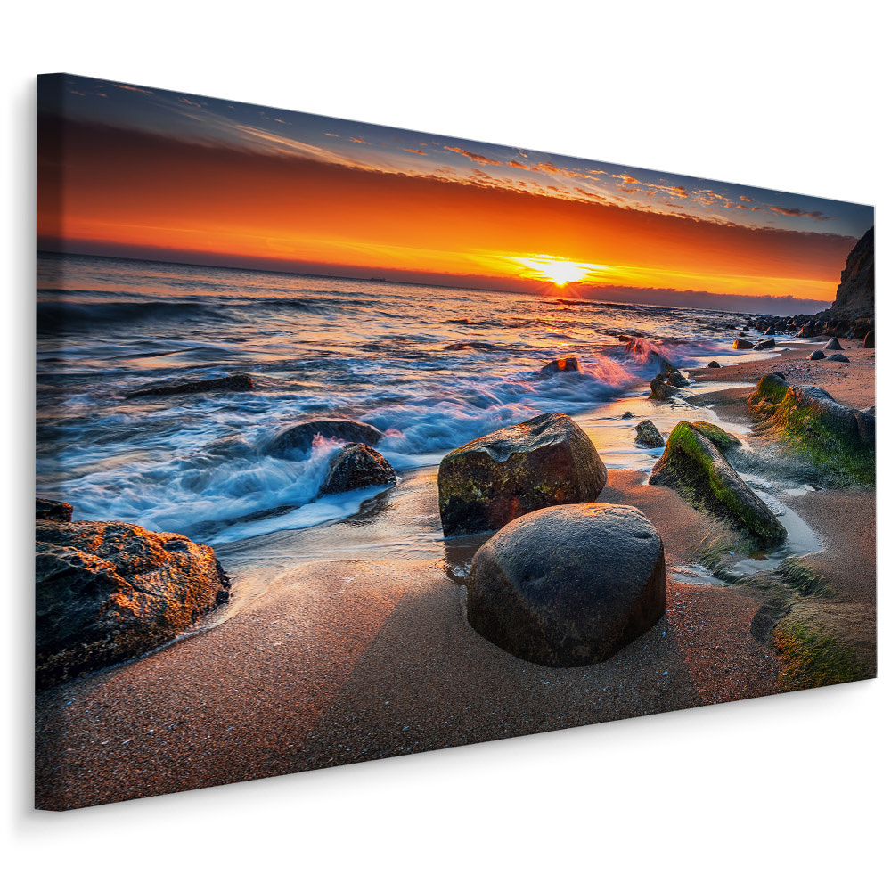 Schilderij - Strand met rotsen met zonsondergang , Wanddecoratie , Premium print afbeelding