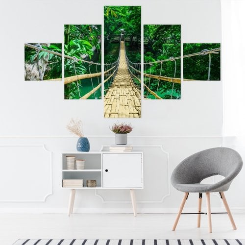 Schilderij - Bamboe loopbrug in een tropisch woud, 5 luik, premium print