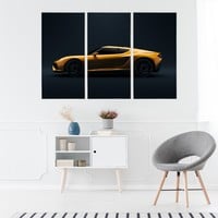 Schilderij - Gele sportwagen bij donkere achtergrond, 3 luik, premium print