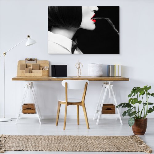 Schilderij - Vrouw met zweep, zwart-wit/rood, 4 maten, premium print