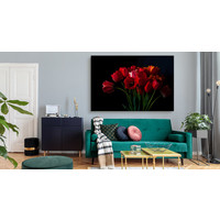 Schilderij - Rode tulpen zwarte achtergrond, premium print