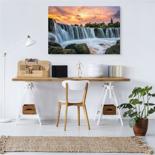 Schilderij - Waterval in Indonesië bij zonsondergang, premium print