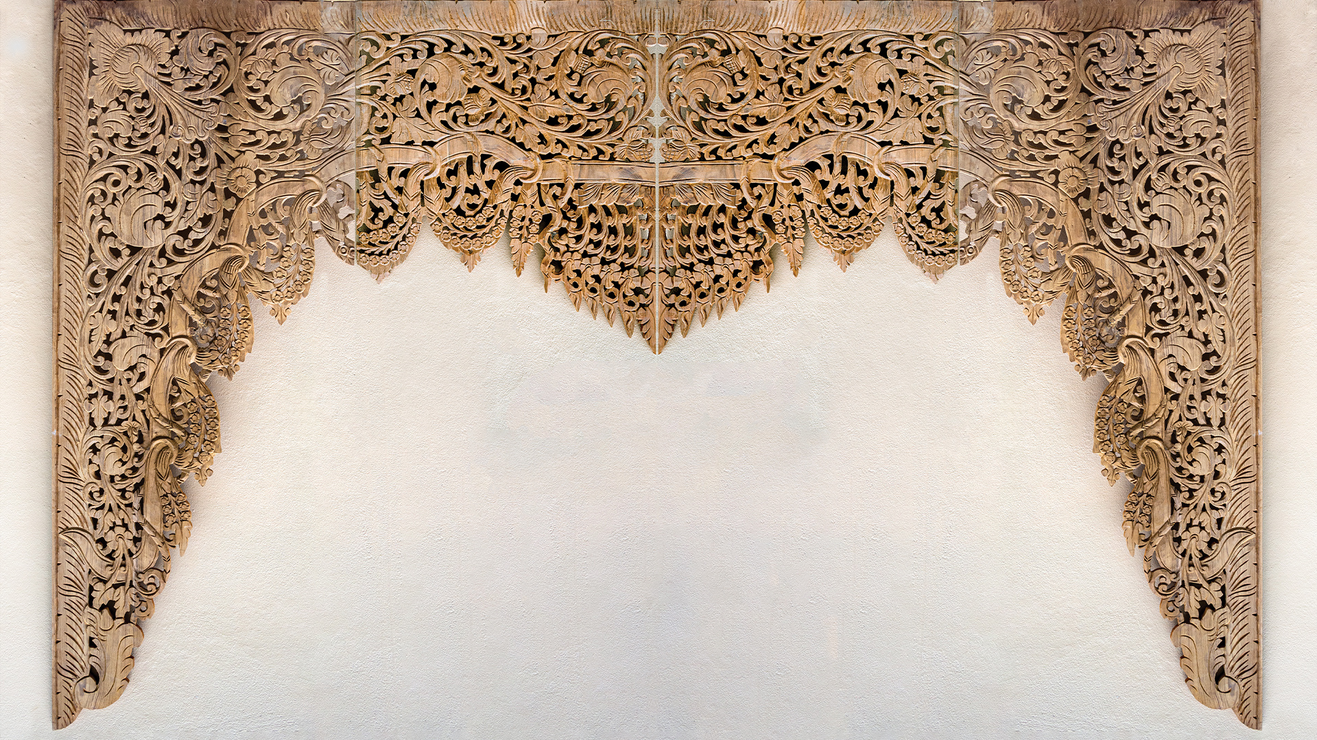 Fotobehang - Houten ornamenten uit het Verre Oosten, Aanrader voor uw muur, in 11 maten, incl behanglijm
