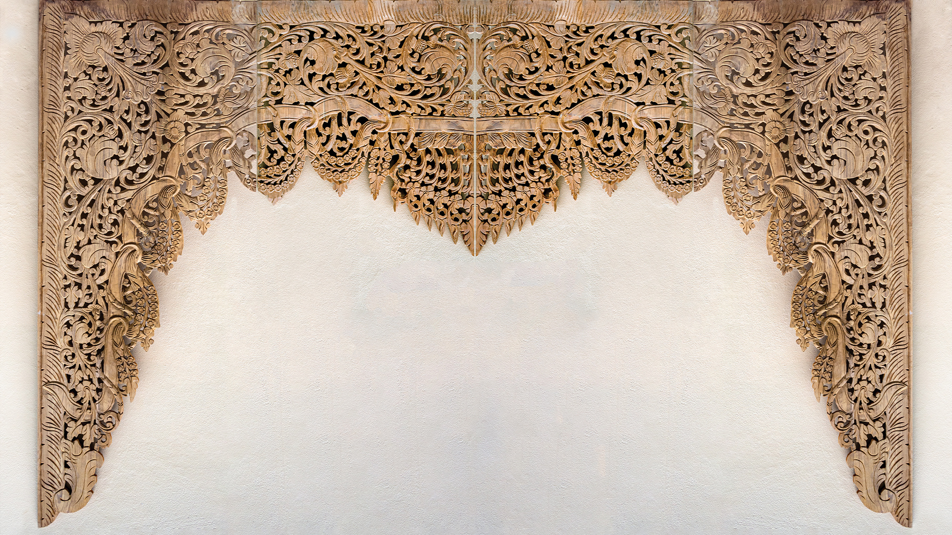 Fotobehang - Houten ornamenten uit het Verre Oosten - QM Art BV