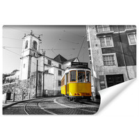 Fotobehang - Tram in een historische wijk in Lissabon, Gele tram tegen zwart witte achtergrond, 11 maten, incl behanglijm