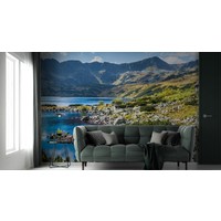 Fotobehang - Bergmeer in een vallei, premium print, inclusief behanglijm