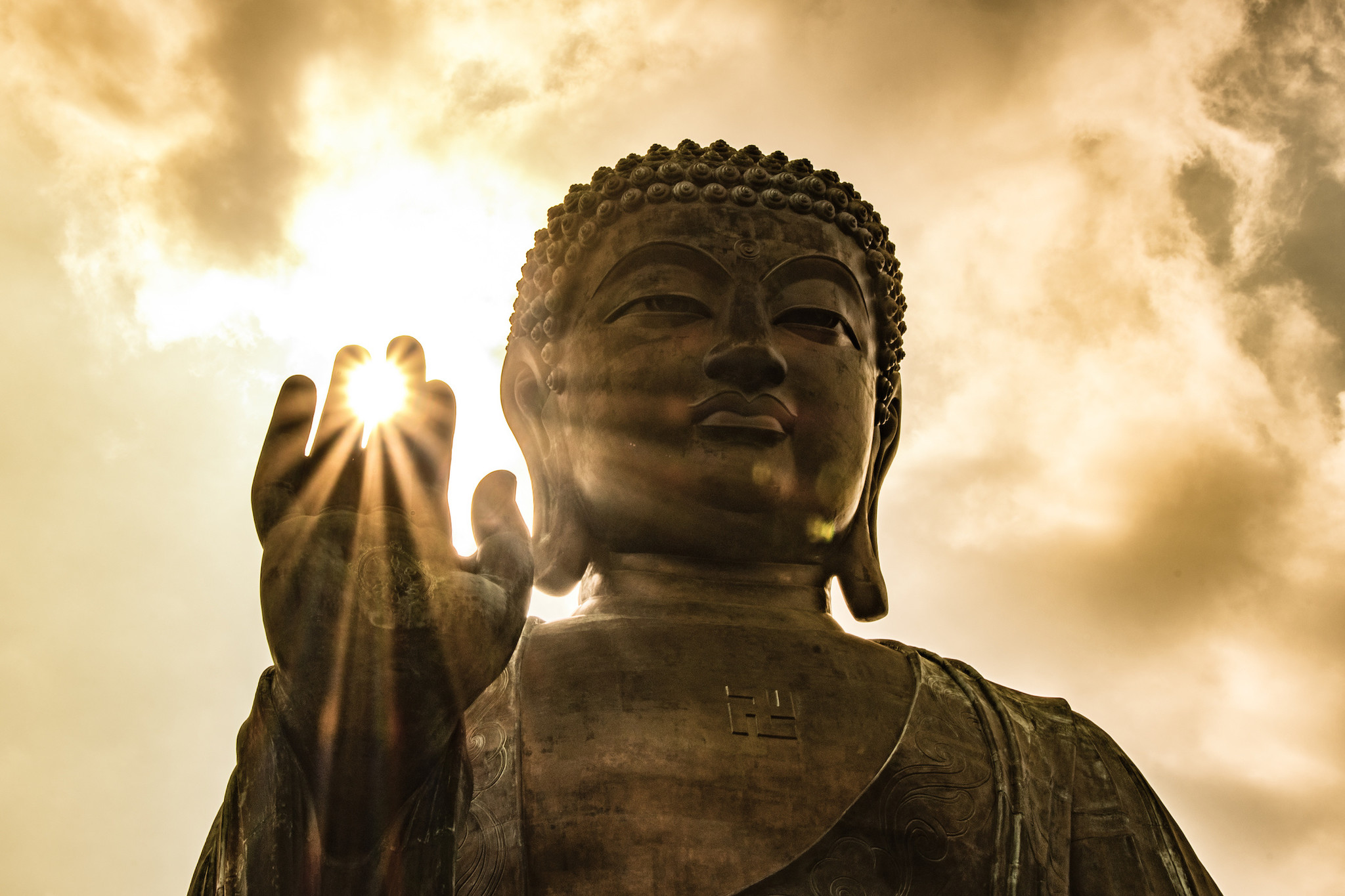 Poster - Zon door de hand van Boeddha, Inspiratie, Premium Print afbeelding