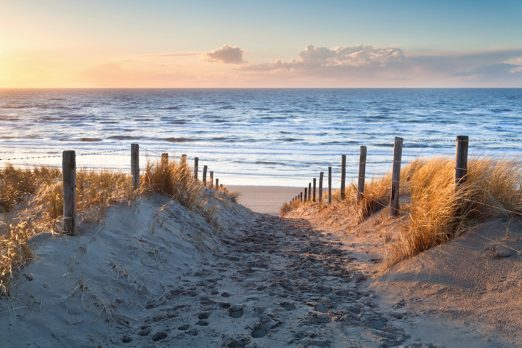 Schilderij - Pad naar de Noordzee, 2 maten , Multikleur , Premium print afbeelding