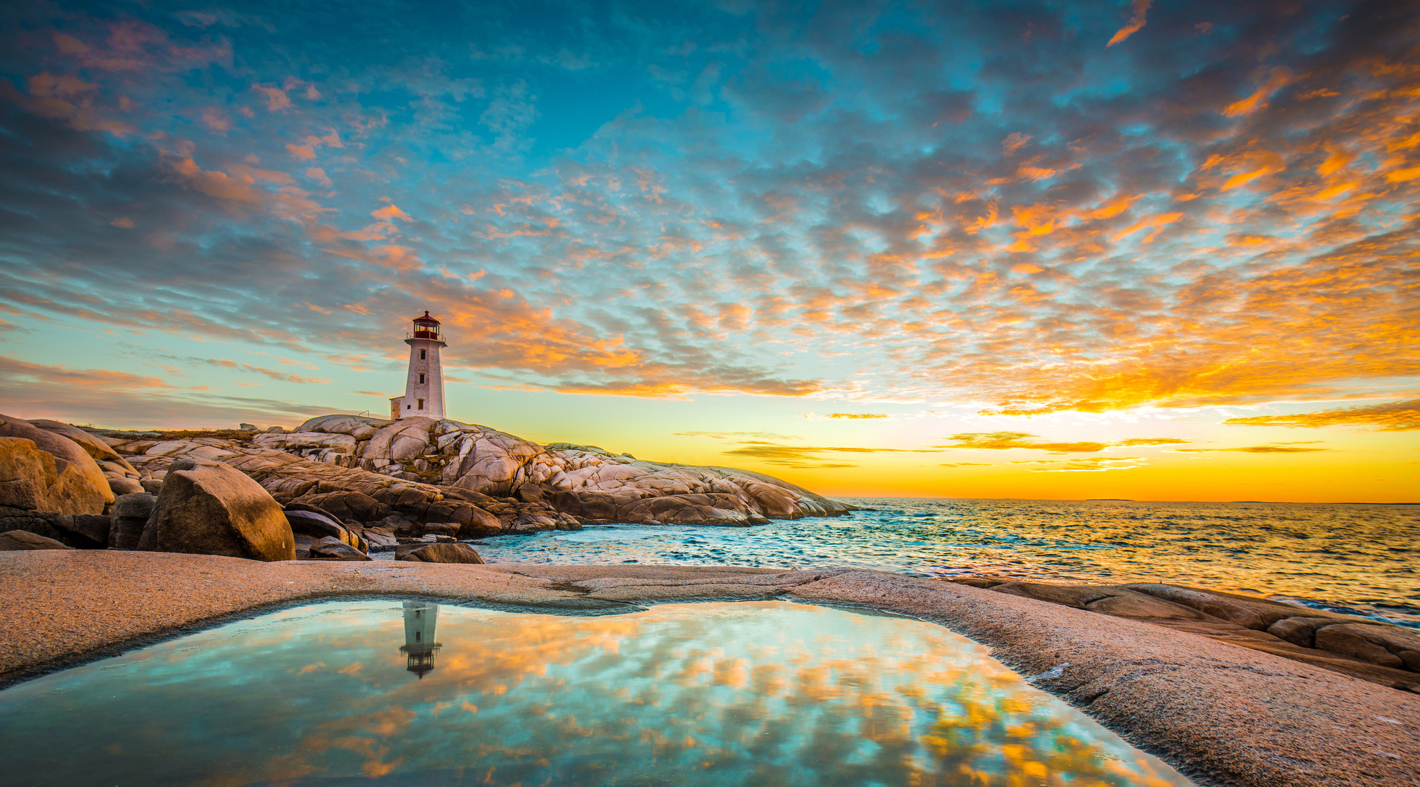 Schilderij - Peggy&apos;s cove vuurtoren zonsondergang , Multikleur , 2 maten , Wanddecoratie afbeelding