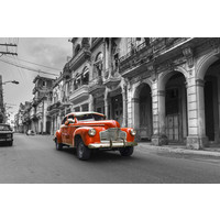 Karo-art Schilderij - Rode oldtimer in de straten van Havana, Cuba, Zwart wit rood , 2 maten , Premium print