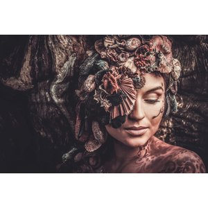 Foto Glas Art - Vrouw en schelpen, 80x120cm, multi-gekleurd, prachtig voor in de woon en of slaapkamer, inclusief ophang materiaal